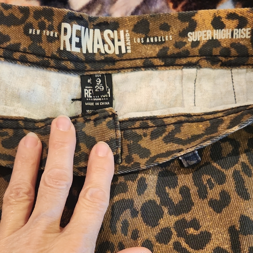 Rewash Brown Leopard Print High Rise Jeans Size 9. Wide Leg High Rise Frayed Hem
